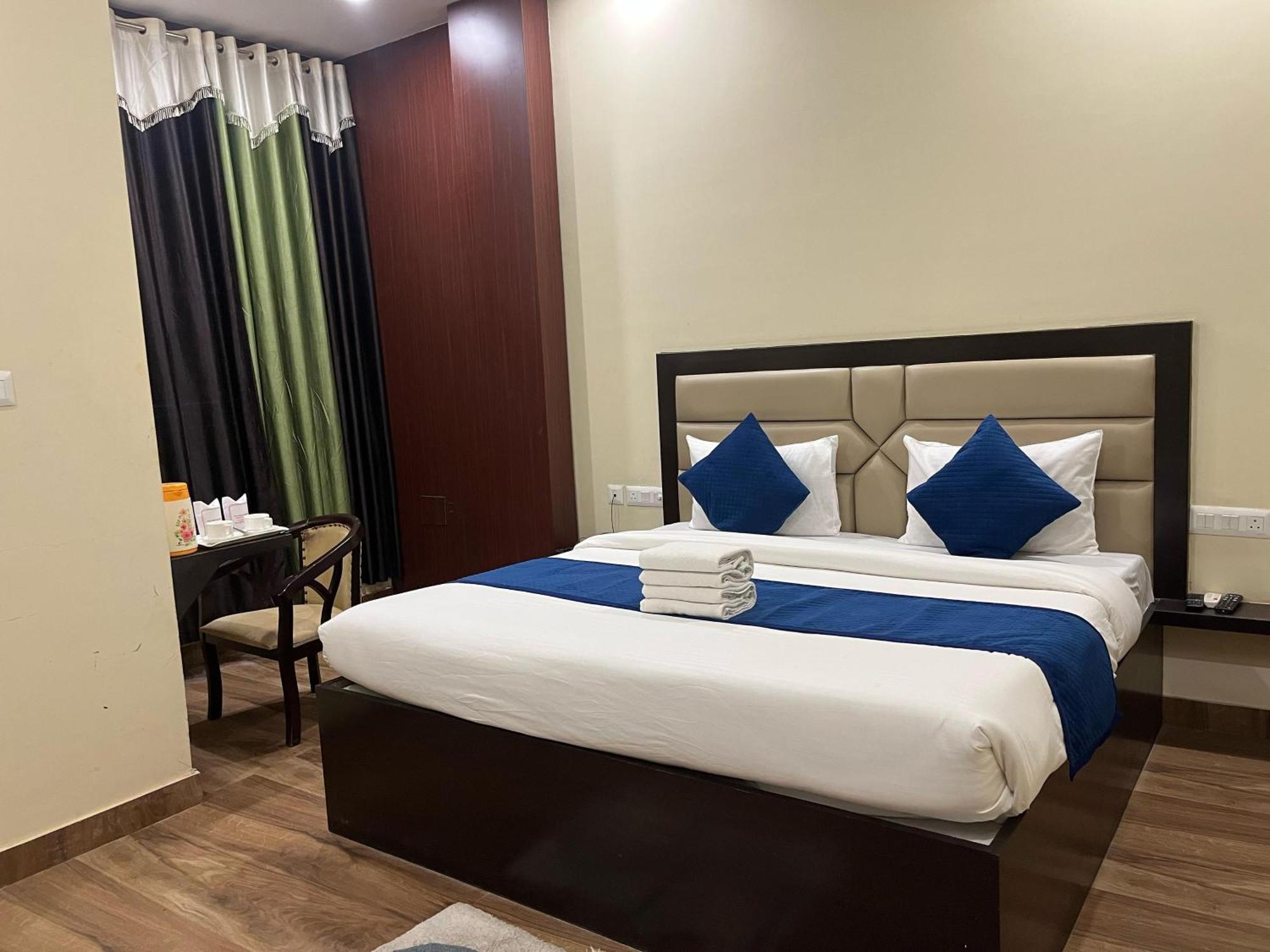 Hotel Mayur Palace Agra  Bagian luar foto